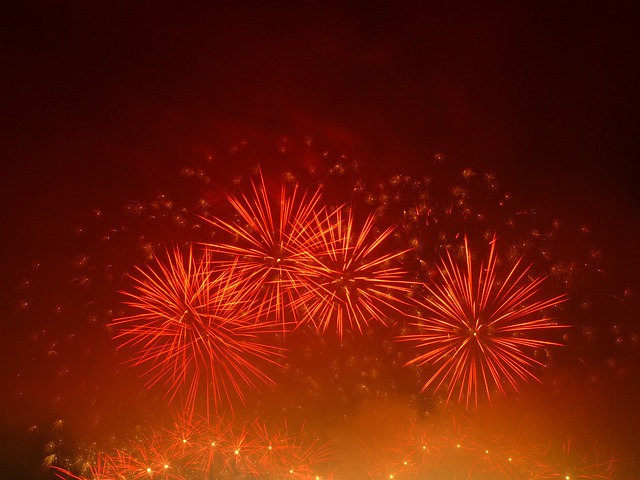fireworks-139923_640.jpg